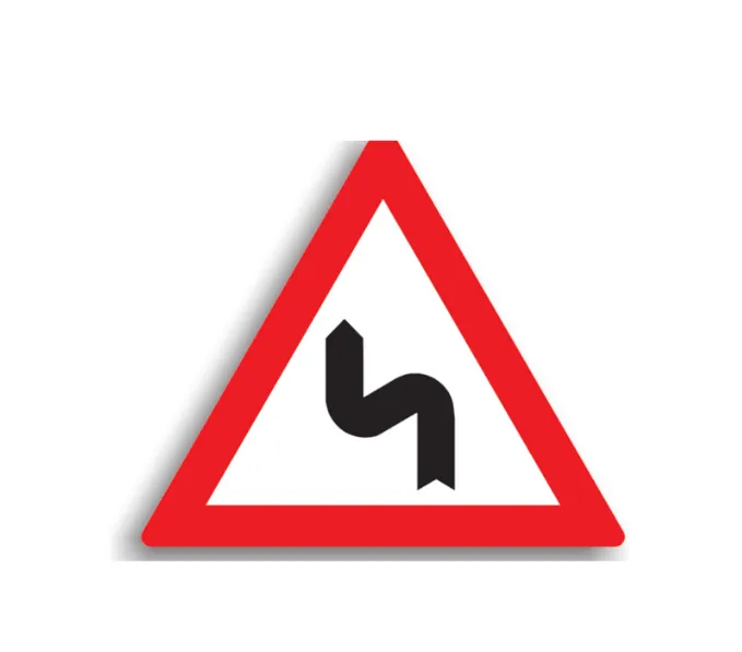 A3 - Curbă dublă sau o succesiune de mai mult de două curbe, prima la stânga (70 cm - CLASA I)