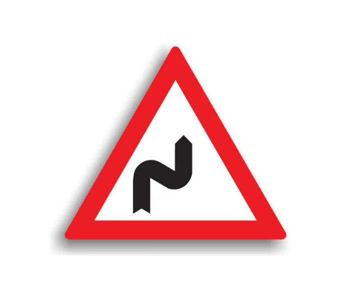 A4 - Curbă dublă sau o succesiune de mai mult de două curbe, prima la dreapta (70 cm - CLASA I)