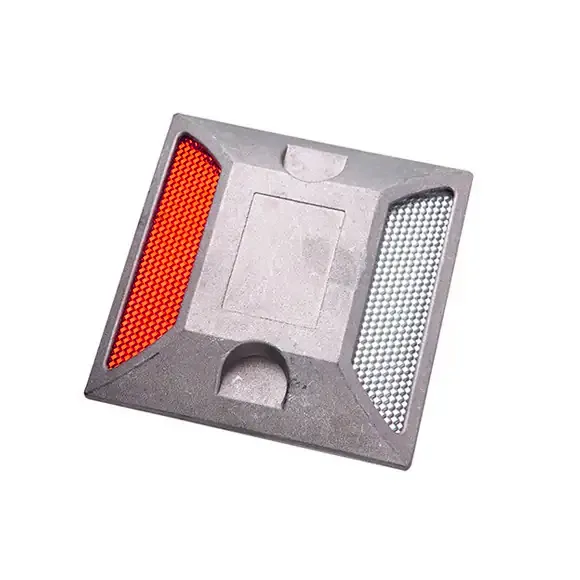 Buton Rutier Reflectorizant din Aluminiu, 2 Reflectorizant, 10×10×2 cm