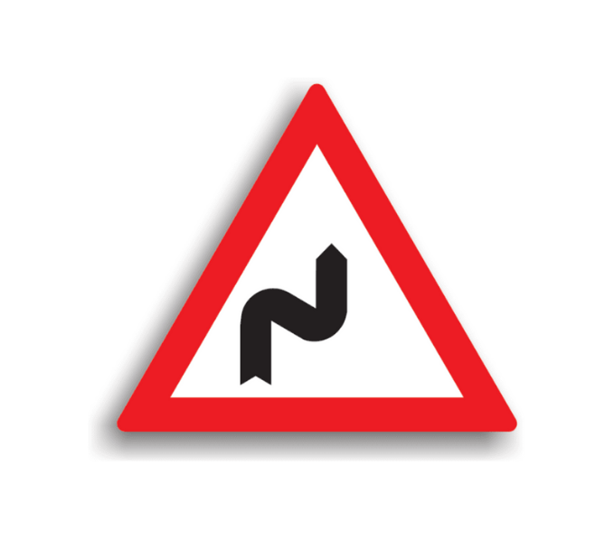 A4 - Curbă dublă sau o succesiune de mai mult de două curbe, prima la dreapta (70 cm - CLASA I)