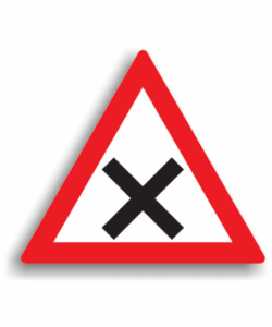 Intersectie de drumuri, indicatoare rutiere