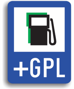 Stație de alimentare cu carburanți inclusiv benzină fără plumb și gaz petrolier lichefiat, indicatoare rutiere